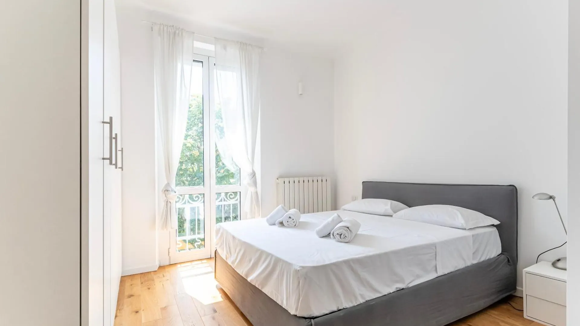 Bright Apartment 700M From Dergano M3 contacts